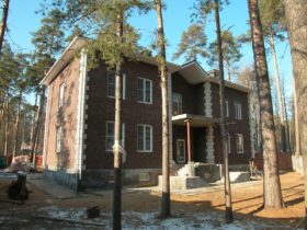 Облицовка фасадов дома натуральным камнем