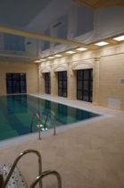 image for круглогодичный бассейн «Манящий Портофино» с отделкой известняком и песчаником